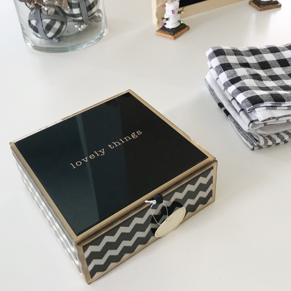Adrienne Vittadini Other - ADRIENNE VITTADINI LOVELY THINGS jewelry box